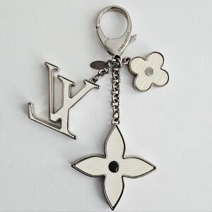 Louis Vuitton Fleur d'Epi White & Silver Bag Charm / Key Chain